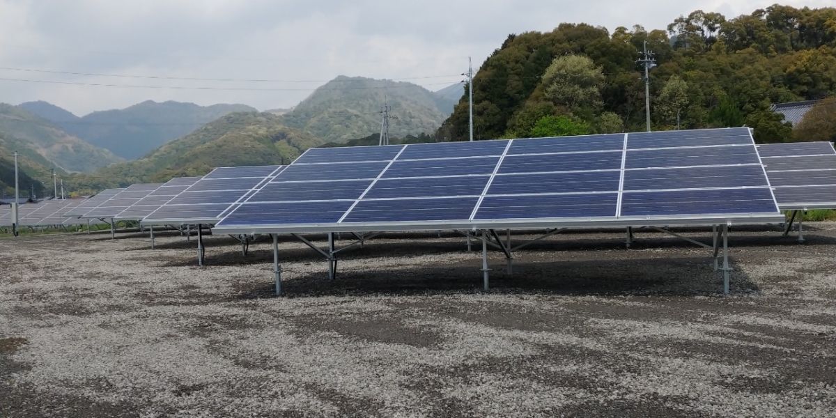 山口市宮野上発電所太陽光パネルメイン写真